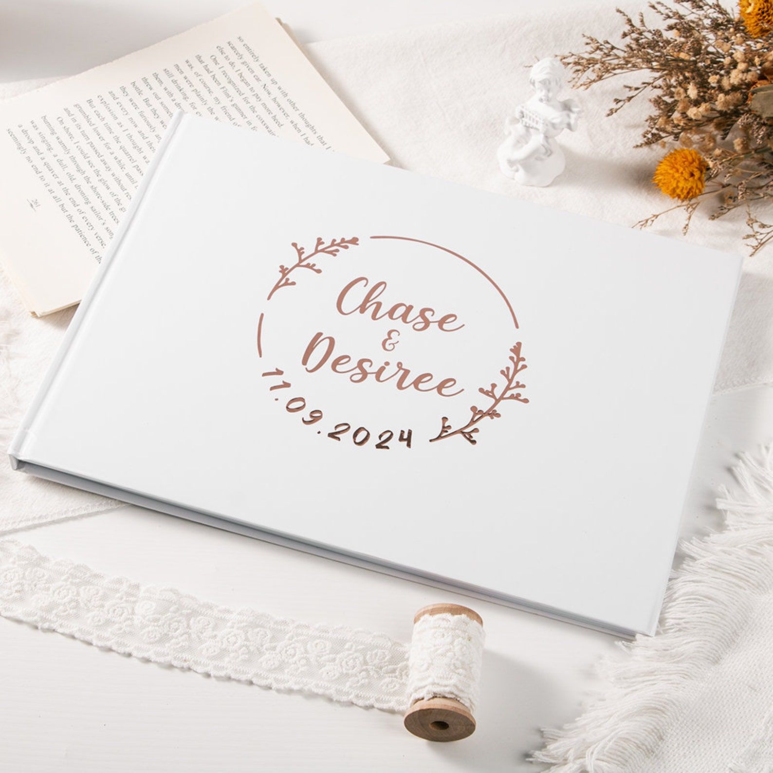 Niestandardowa księga gości we – Personalized Guest Book recenzja i cena